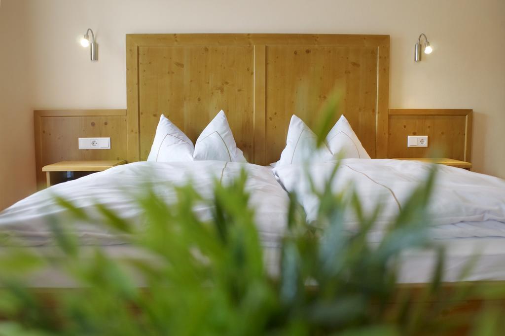 Zum Blauen Hecht Hotell Kipfenberg Rum bild