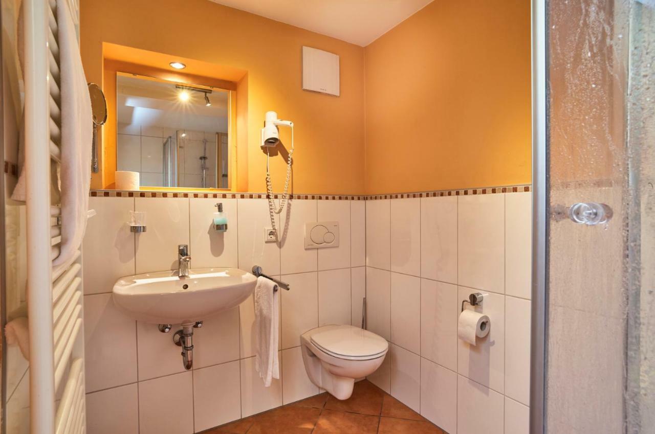 Zum Blauen Hecht Hotell Kipfenberg Exteriör bild